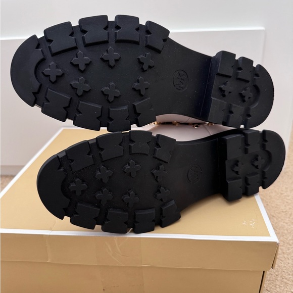 NEW💥Michael Michael Kors Women Ridley Gore Studded Chelsea Boots Sz 8M Lt Cream - Picture 13 of 13